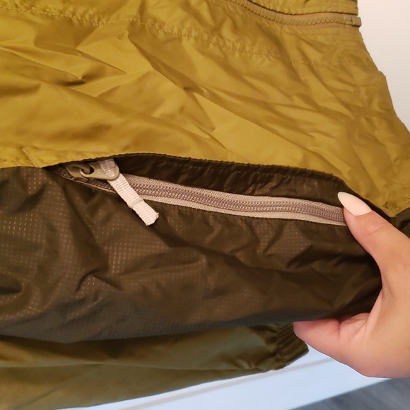 Mens Columbia jacket, size medium, in the color tan. - Picture 4 of 7